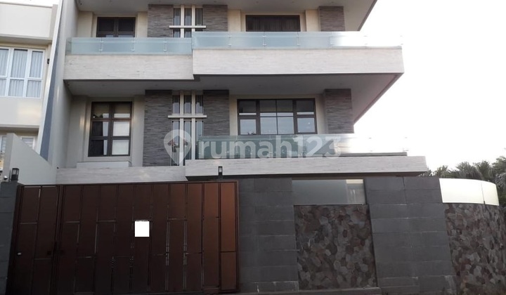 Nice 3-Story House with SHM in Gading Residence, Kelapa Gading, North Jakarta 1