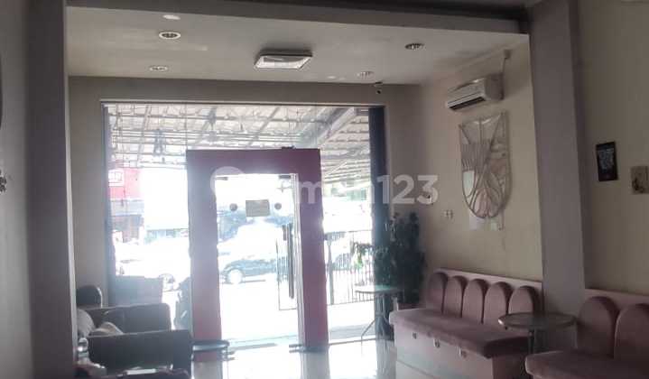 For Rent: 3-Story Shop House Near Kampung Melayu Terminal, Roadside 2