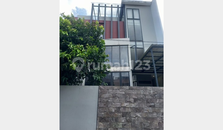 Rumah 4 Lantai Bagus di Kayu Putih, Jakarta Timur