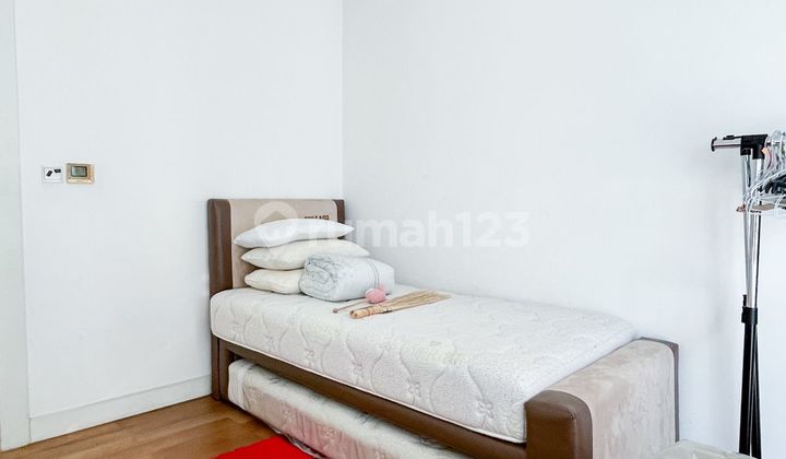 For Rent: Regatta Apartment Semi Furnished with Swimming Pool & Sea View in Pluit, North Jakarta 2