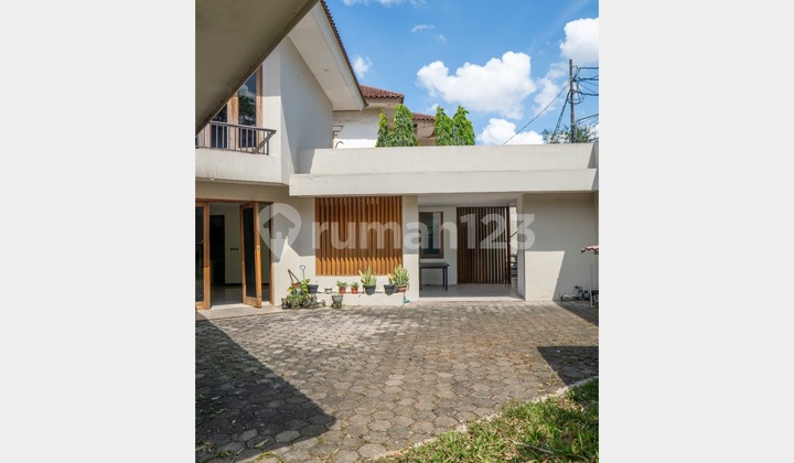 Luxurious 2-Story House in Menteng Dalam, Tebet, South Jakarta