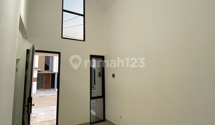 Rumah Ceiling 7 Meter Ada Kolam Renang Karawaci & Gading Serpong 2