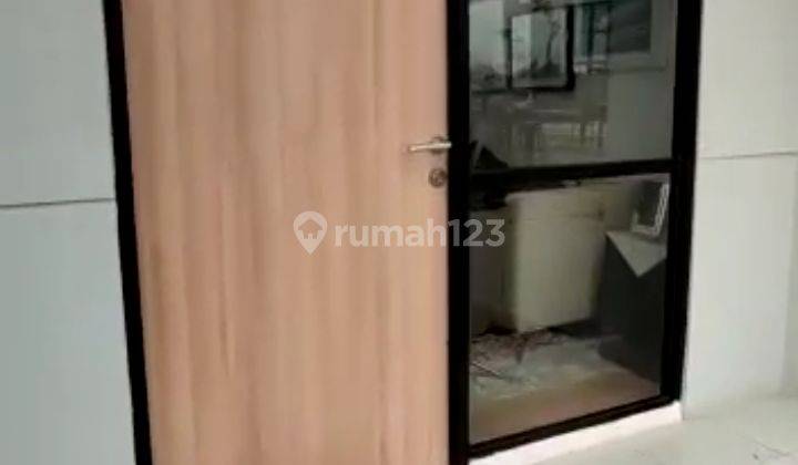 Rumah 2 Lantai SHM Di Area Lippo Cikarang depan Persis Taman Kota 1
