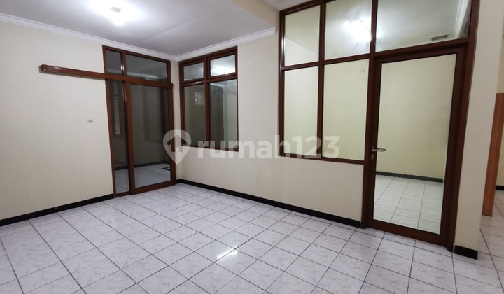 Ruang Usaha Bagus Siap Pakai di Taman Kopo Indah, Bandung 1