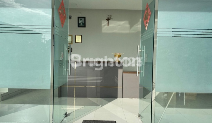 Gedung dan Gudang 2 Lantai Luas Strategis di Pemogan