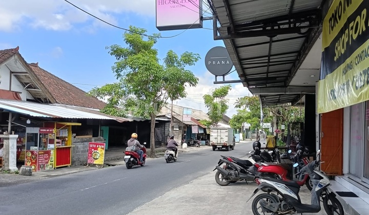 Spacious Roadside Store Ready for Operation in Padonan Spacious Roadside Store Ready for Operation in Padonan