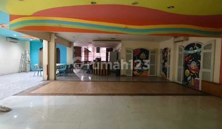 Commercial Shop on Main Street Kapal 2