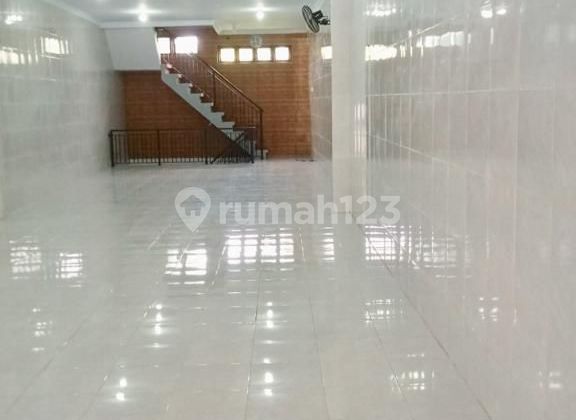 Strategic 3-Story Shop House in North Denpasar 2