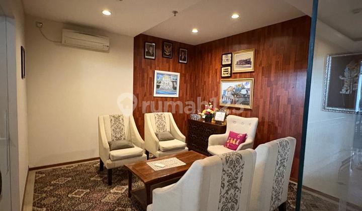 Gedung Kantor Mewah 3 Lantai , Ada Basement dan Rooftop Dekat Renon