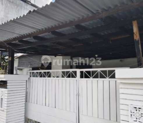 Single Story 3 Bedroom House in Taman Griya Housing Complex Single Story 3 Bedroom House in Taman Griya Housing Complex