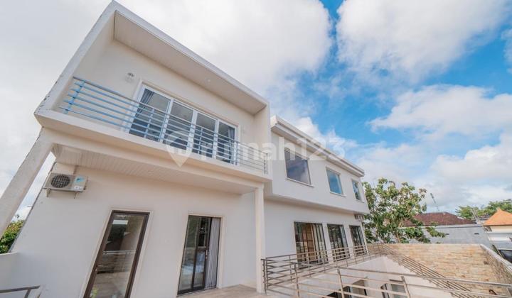 Villa Eksklusif 9Br, SHM, Fully-Furnished di Uluwatu