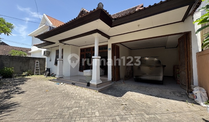 Rumah Besar Dan Nyaman 1 Lantai Luas Tanah 400 M2 Area Dekat Living World Gatot Subroto Timur Denpasar Rumah Besar Dan Nyaman 1 Lantai Luas Tanah 400 M2 Area Dekat Living World Gatot Subroto Timur Denpasar