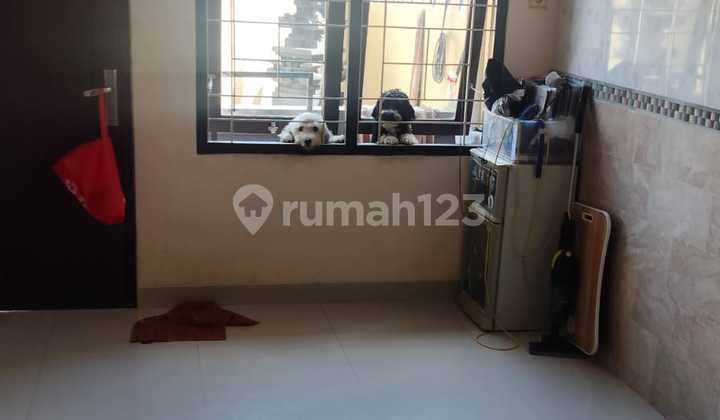 2-Storey House with 4 Bedrooms, Strategically Located Near Buana Raya Denpasar.