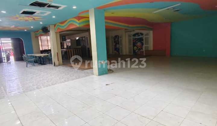 Commercial Shop on Main Street Kapal 1