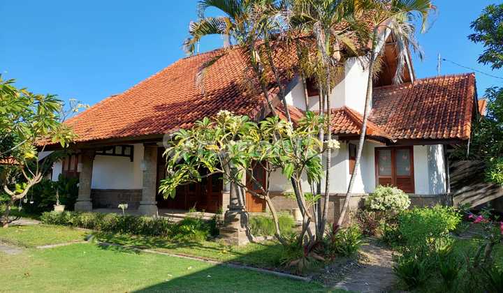 Rumah Strategis Dan Luas Di Renon 1