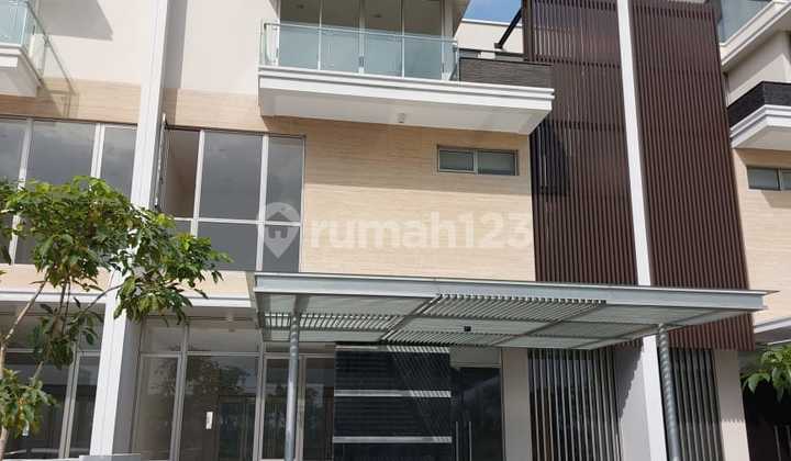 For Sale Luxury House in Chopin Cluster, Golf Island PIK, Size 10 x 20