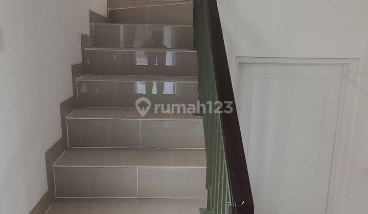 Rumah di Paramount 2 Lantai Sudah Renovasi Semi Furnished 3