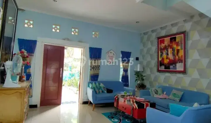 Rumah di Bukit Sari 2 Lantai SHM Bagus Semi Furnished 1