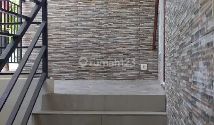 Jual Rumah 2 Lantai SHM Bagus di Jalan Kawi 5