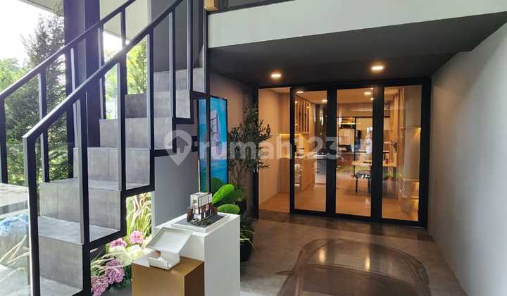 Rumah Cantik Minimalis.3 Lantai dengan High Ceiling di Kawasan Serpong Rumah Cantik Minimalis.3 Lantai dengan High Ceiling di Kawasan Serpong