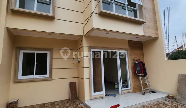 Rumah Baru 2 Lantai Hadap Taman Siap Huni Di Gading Serpong