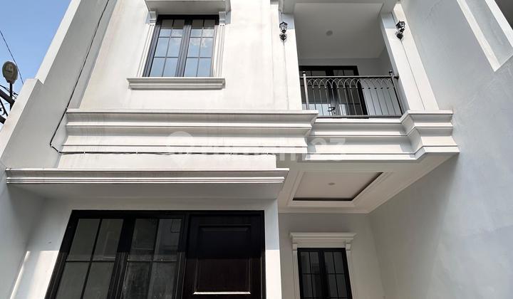 2-Story House at Depok Lama Station Near Government Area