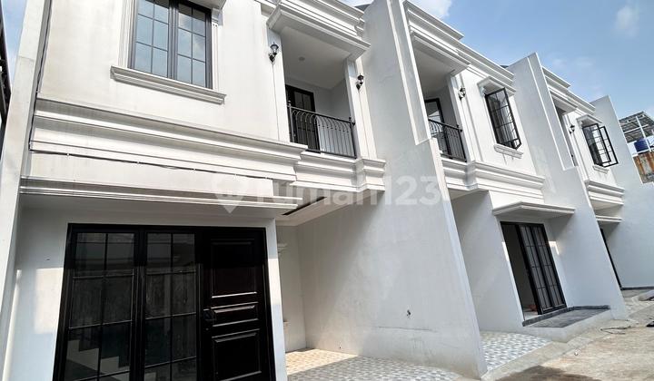 2-Story House at Depok Lama Station Near Government Area