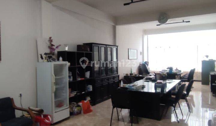 di Sewakan Ruko 4lt di Surabaya Pusat Dengan Parkir Luas  4