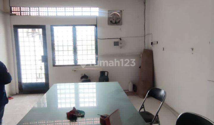 di Sewakan Ruko 4lt di Surabaya Pusat Dengan Parkir Luas  7