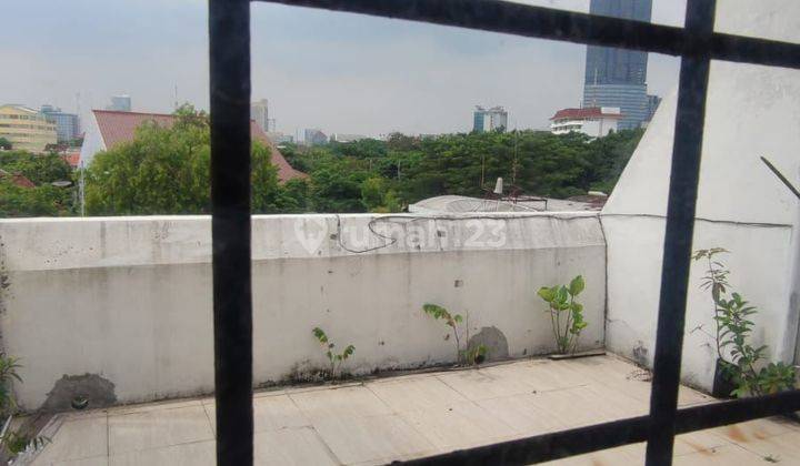 di Sewakan Ruko 4lt di Surabaya Pusat Dengan Parkir Luas  8