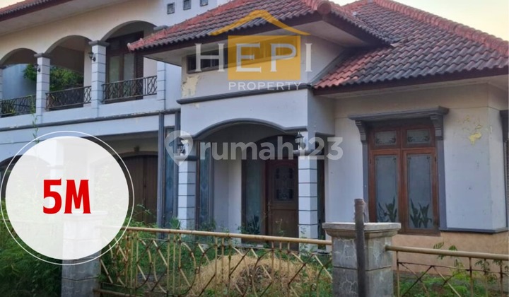 The house is very spacious, cheap, and wants to sell quickly. 1