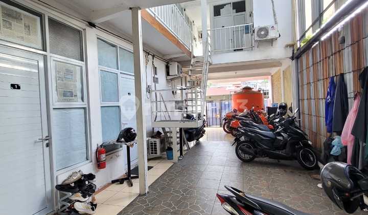 Dijual Kost Aktif bonus 3 plong ruang usaha, harga dibawah NJOP, drop harga hingga 2M, Semarang Barat