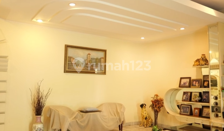 Dijual Rumah di Jl. Kusumaatmaja, Menteng - Jakarta Pusat. Terletak di Kawasan Menteng yang Sangat Prime, Prestisius, dan Strategis di Pusat Jakarta. 2