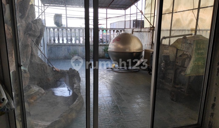 Strategic shophouse for rent on ASIA Road, Pandu intersection, Medan city.