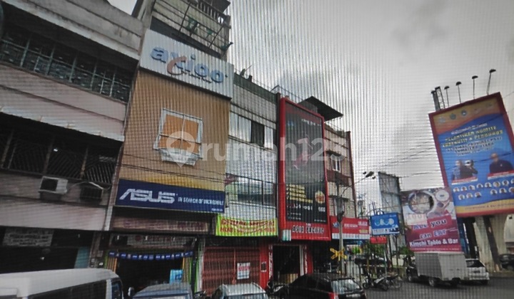 Strategic shophouse for rent on ASIA Road, Pandu intersection, Medan city.