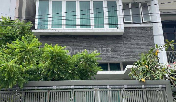 Berkonsep Minimalis Rumah Kembangan Indah Puri 20x7 Bersertifikat 1