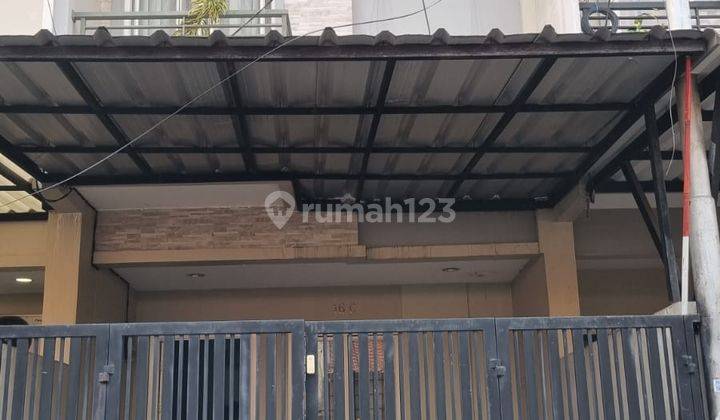 Rumah Siap Huni kondisi Bagus 3 Lantai Dekat Area Perkantoran  1