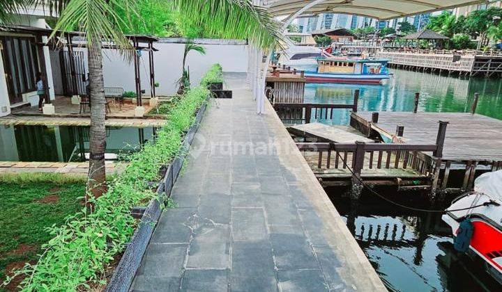 Rumah Mediteranian Kanal Pantai Mutiara Bisa Parkir Yatch Pribadi 2