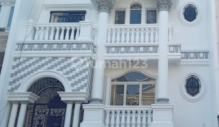 Rumah Cluster Florance PIK 8x20 Full Furnished Siap Huni Nyaman 2