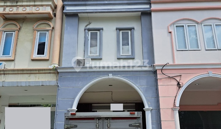 Shop House in Manyar Permai Pantai Indah Kapuk, 3 Floors, Suitable for Office Use