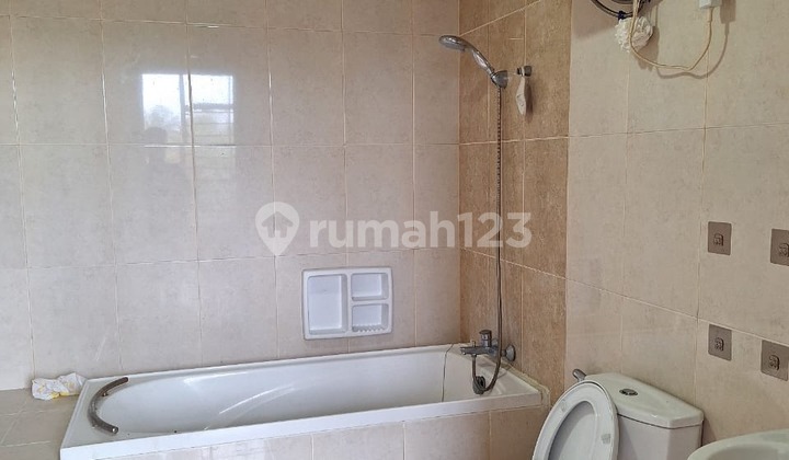 Sewa Murah Rumah Pik1 Crown Golf 8X24 Kondisi Semi Furnished 2