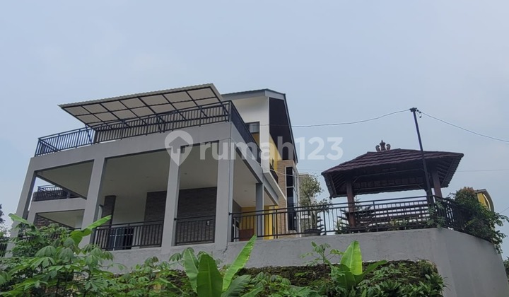 Yellow Stone Villa Bogor Area 850M2, 2+1 Bedrooms Furnished Large Parking.