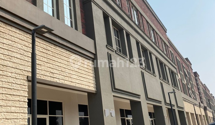 3-Storey Linked Ruko Boston PIK2 For Rent Per Unit Size 4.5x15 Facing Road