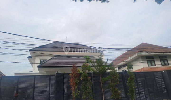 Rumah New Modern Jlcianjur Jakpus Hadap Selatan Parkir Mobil Luas 2