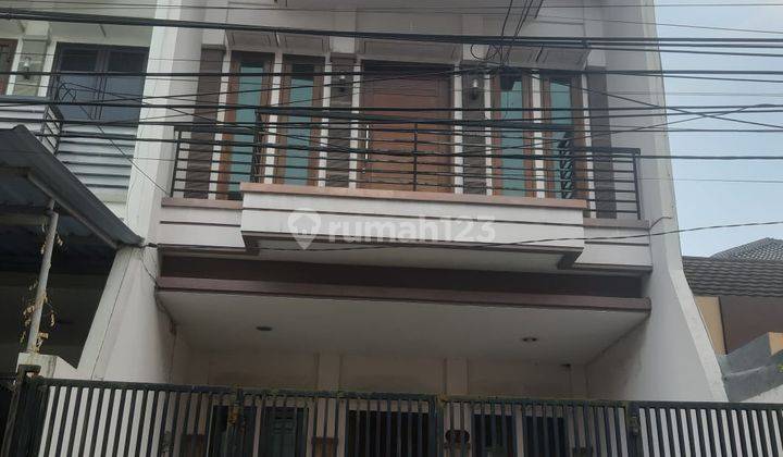 Siap Huni Rumah Kebon Jeruk 5x15m 3 Lt Semi Furnished, Dekat Rcti 1