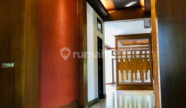 (big Sale) Rumah Sayap Dago, Rumah Mewah Luas Bonus Kolam Renang, 2 Lantai, Lantai Kayu Dan Marmer (nego)