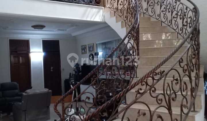 Big Sale: Surya Sumantri House, Pasteur, Bandung, Strategic Location, City Center, Near Maranatha University (negotiable) 1