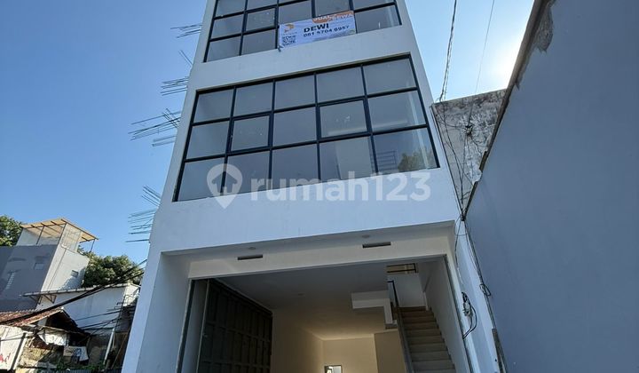 (Fast Sale) 4-Story Shop House on Cihampelas Main Road, Bandung, City Center & Spacious Parking 1
