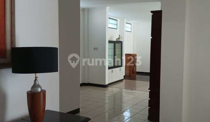 FOR RENT: KARANG TINEUNG COMMERCIAL BUILDING, SUKAJADI, BANDUNG, STRATEGIC LOCATION (NEGOTIABLE)