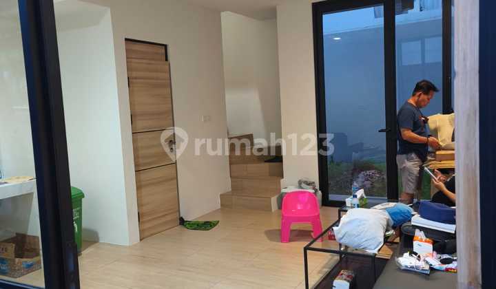 Dijual atau di oper credit rumah Cendana Essence West 2